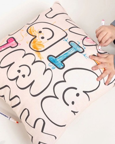 Funda Cojin Familia con Rotuladores UO Funda Cojin Familia con Rotuladores UO