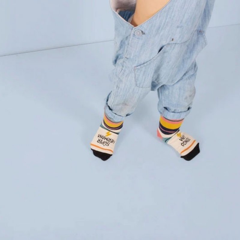 Mini Calcetines Tengo una Super Hermana UO Mini Calcetines Tengo una Super Hermana UO