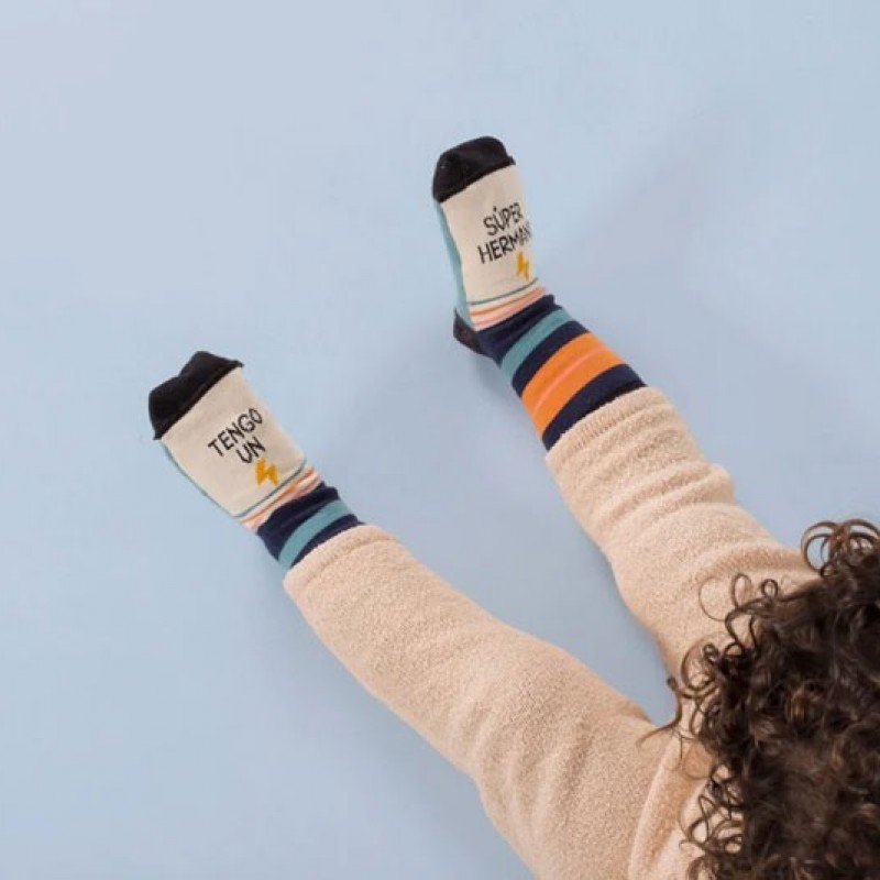Mini Calcetines Tengo un Super Hermano UO Mini Calcetines Tengo un Super Hermano UO