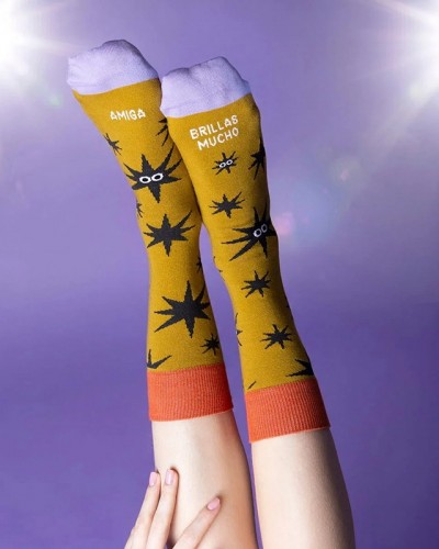 Calcetines Amiga Brillas Mucho Mostaza UO Calcetines Amiga Brillas Mucho Mostaza UO