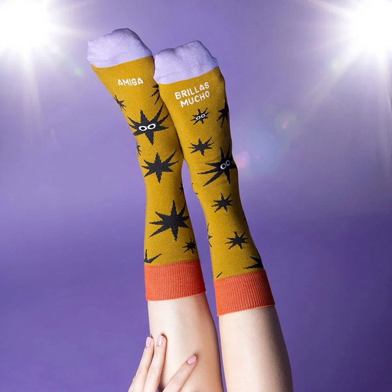Calcetines Amiga Brillas Mucho Mostaza UO Calcetines Amiga Brillas Mucho Mostaza UO